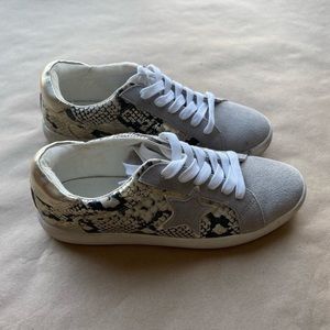 Steve Madden Amalfi Sneakers Shoe Womens Size 9 Leather Snake Print Star Lace Up